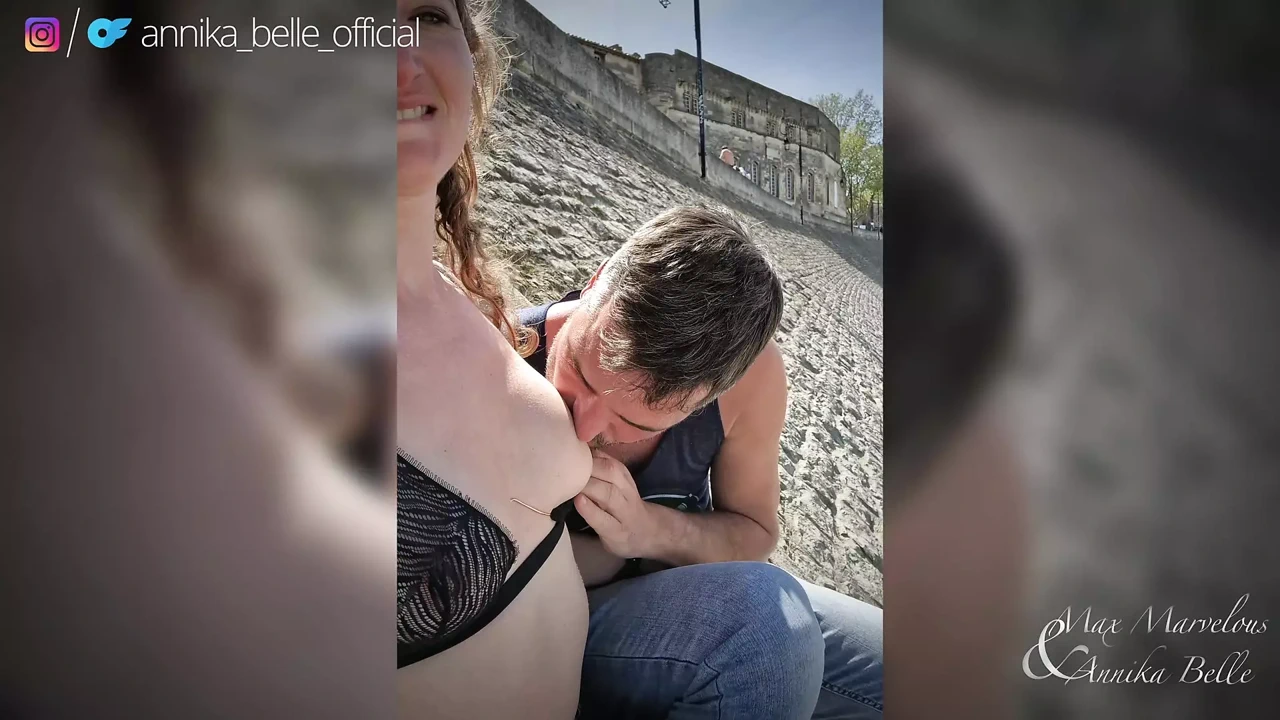 在阿尔勒（法国）做爱并抚摸她湿漉漉的阴户 - 公共裸体