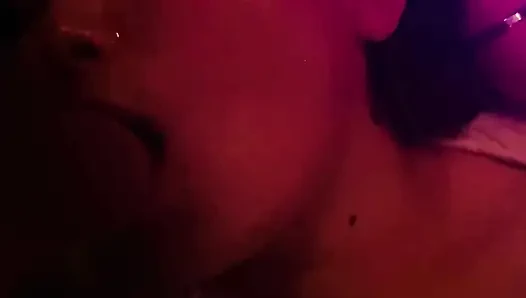 Evli bir kadına mastürbasyon yapıyor