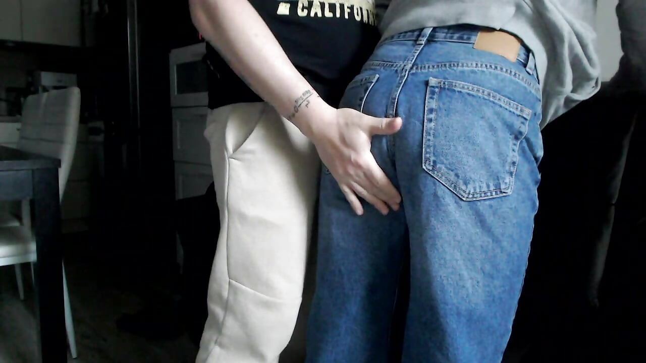 Amateur fucking and figerring girlfriend with blue jeans
