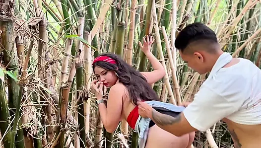 Seks anal di hutan: pantat montok kitty dj nggak ada batasan di luar ruangan