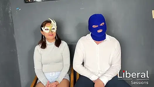 Kız arkadaşım bir yabancı tarafından sikiliyor, mutlu gavat
