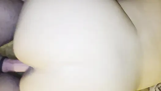 Istri tetangga yang doyan selingkuh dientot gaya doggy sampai mengerang keenakan