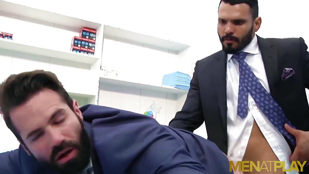 Menatplay hunky latin Dani Robles anal fucked by Jean Franko