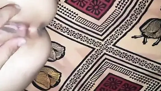 Azgın desi kız arkadaş derinden penetrasyondan hoşlanıyor