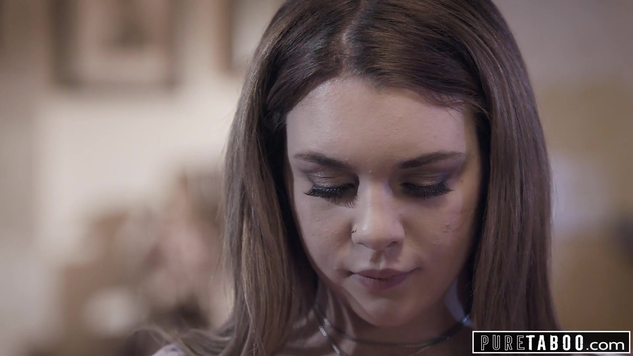 欲求不満のカップルはベビーシッターとセックスしたい