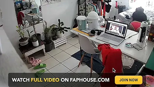 Ben yokken karımın odasında