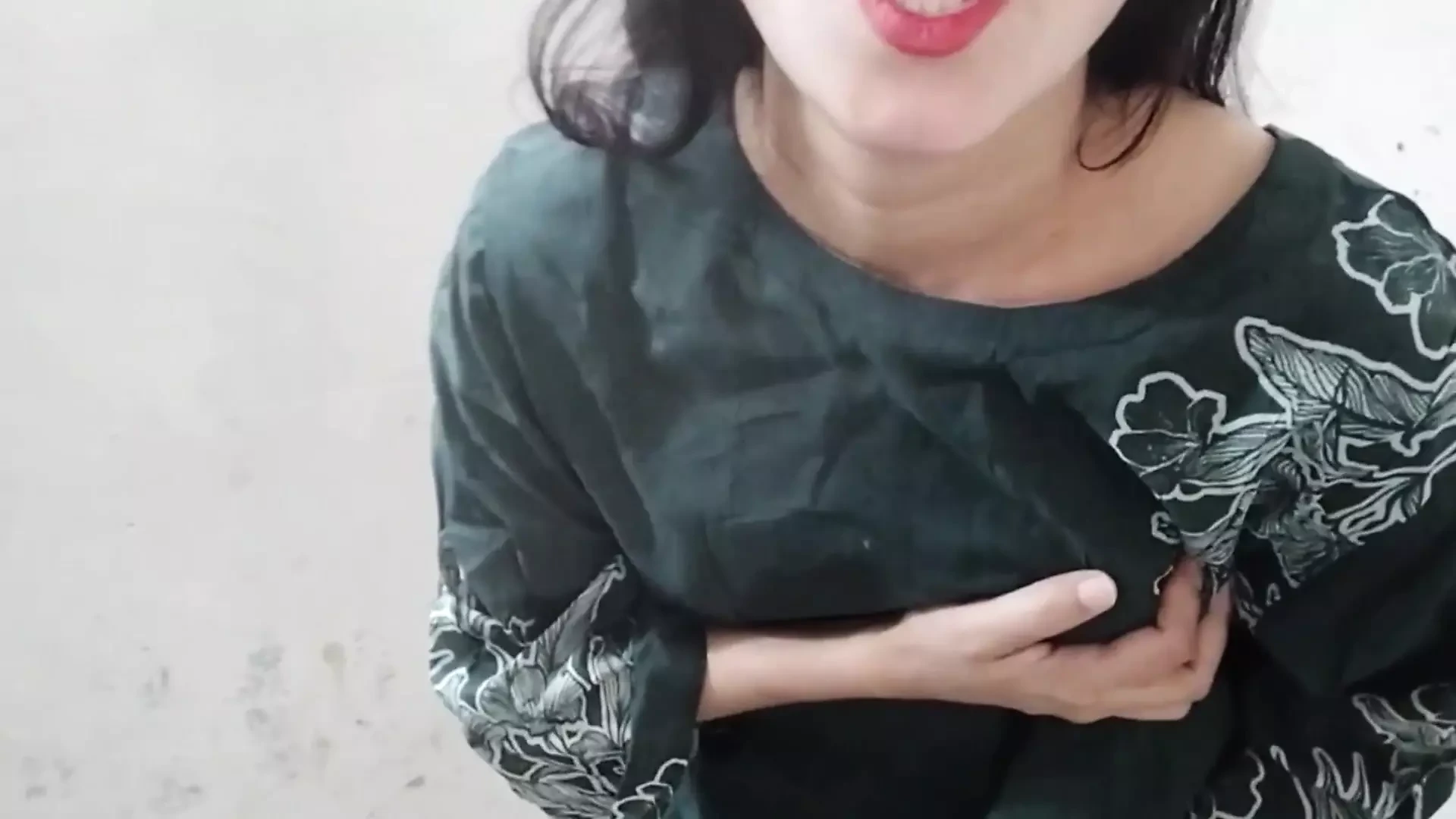 Bhabhi ko paise dekar jabar dasti pela
