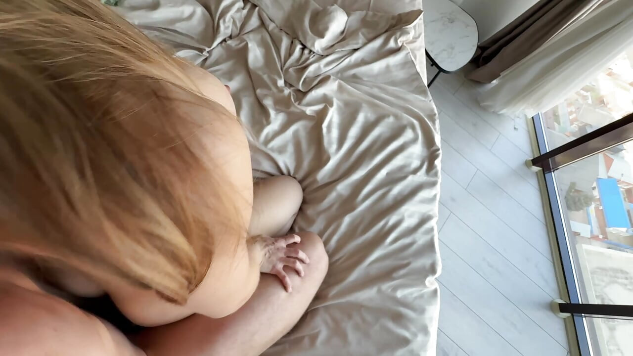 Üvey kız kardeşim iş bulmak istiyor ama sert seks yapıyor ve amına boşalıyor