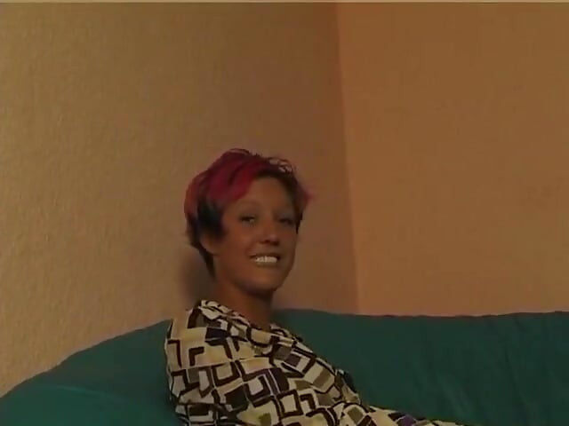 सोंजा अपना सुनहरा त्रिकोण दिखा रही है