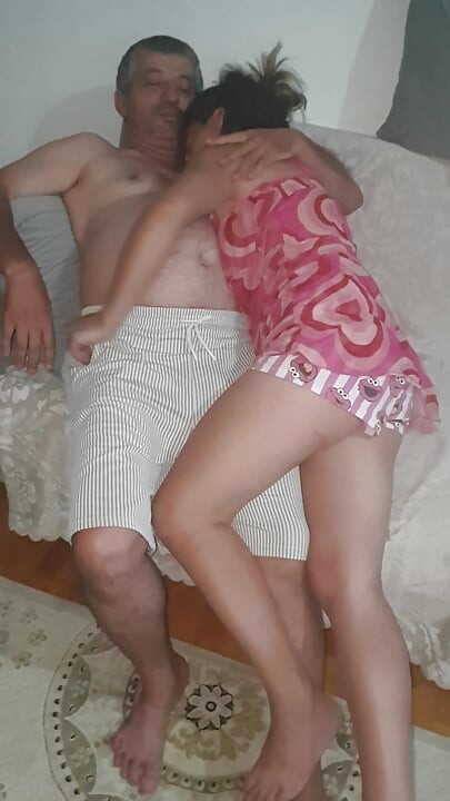 Minha nora viúva de 35 anos dá um fellatio incrível.