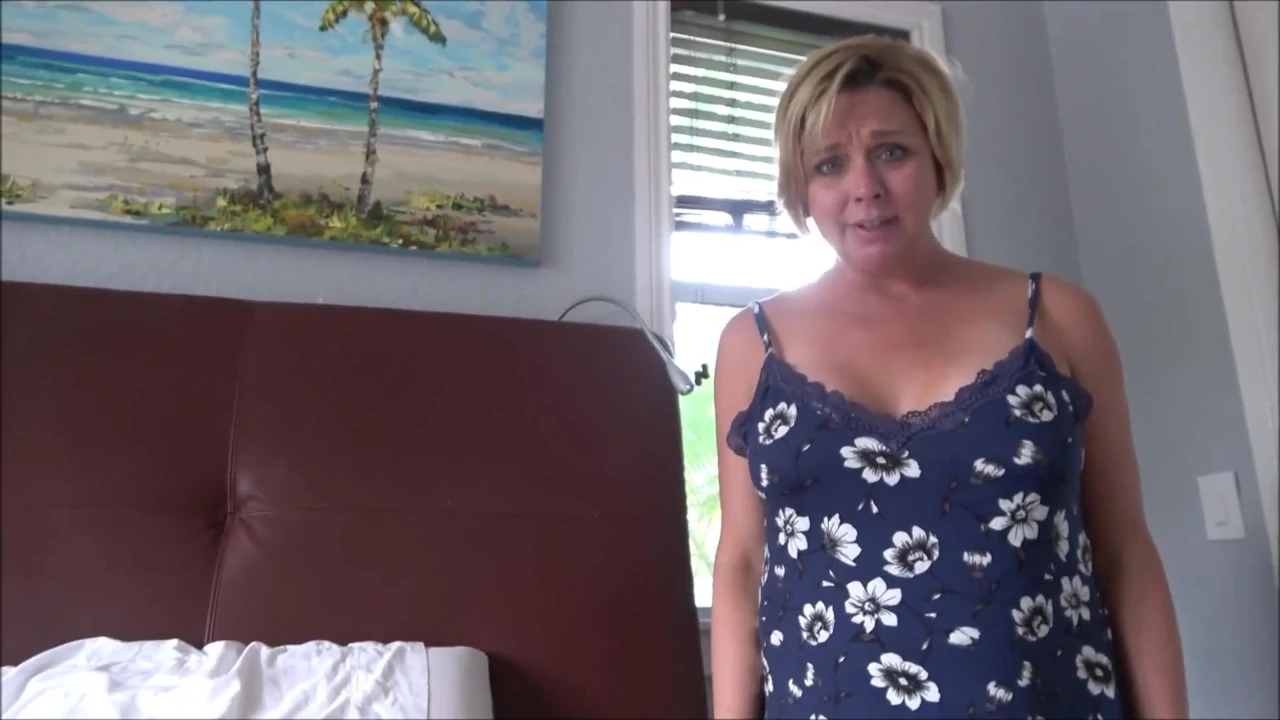 Otoriter üvey anne kontrolü eline alıyor - Brianna Beach - Alex Adams