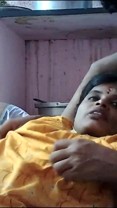 Detik emosi dari "isteri rumah kampung India bercium aaa"