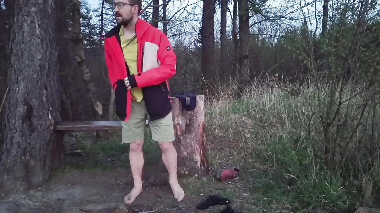 Nackt auf der Wiese