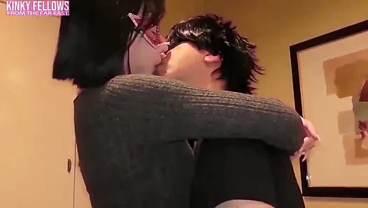 Istri muda yang rumit, dengan syarat tidak ada yang bertanya terlalu dalam pada keadaannya