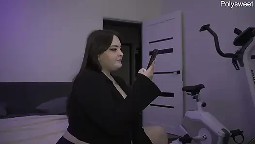 Cerita porno: Selama seks anal kedua dalam hidupnya, dia mengalir seperti pelacur