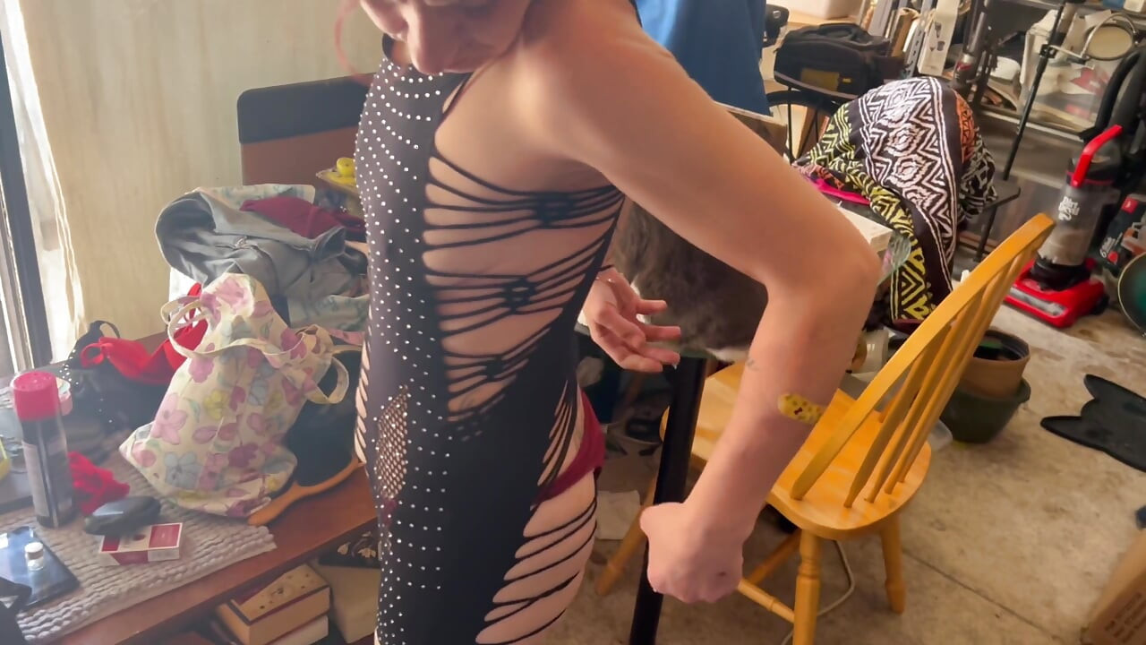 A Street Slut with a Buttplug at My Door!