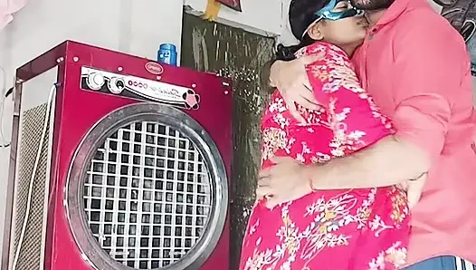 Göt amcık sikiyor yarak emiyor göğüslerini emiyor memeden süt emiyor ve domaltarak yarağa oturuyor ve doğrudan Hintçe seste yatıyor