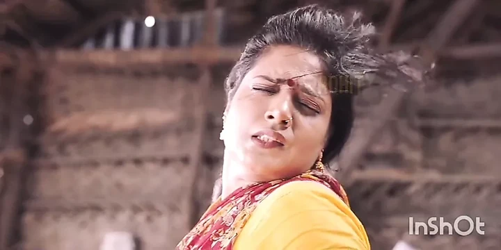 Mature Aunty navel fold ahh