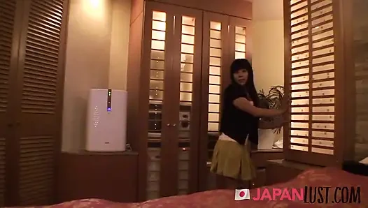 Japon amatör orta yaşlı seksi kadın açık havada keşfediliyor