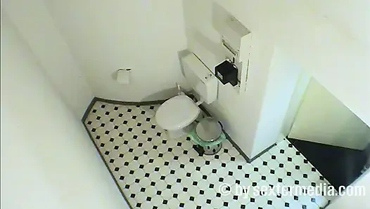 Seks telepon amatir di toilet dokter