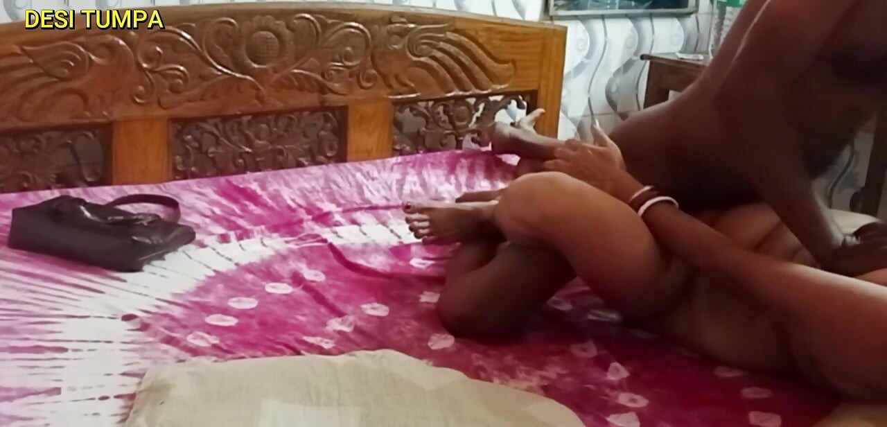 Üvey babam beni odada yalnız buldu, defalarca sikti ve boşalttı