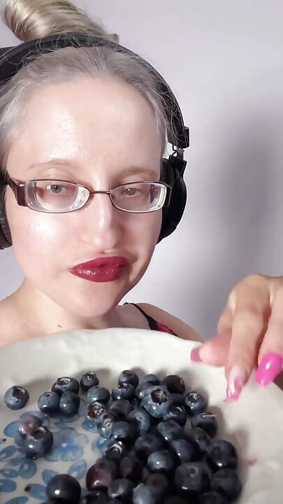 I Am Eating Delicious Large Blueberries