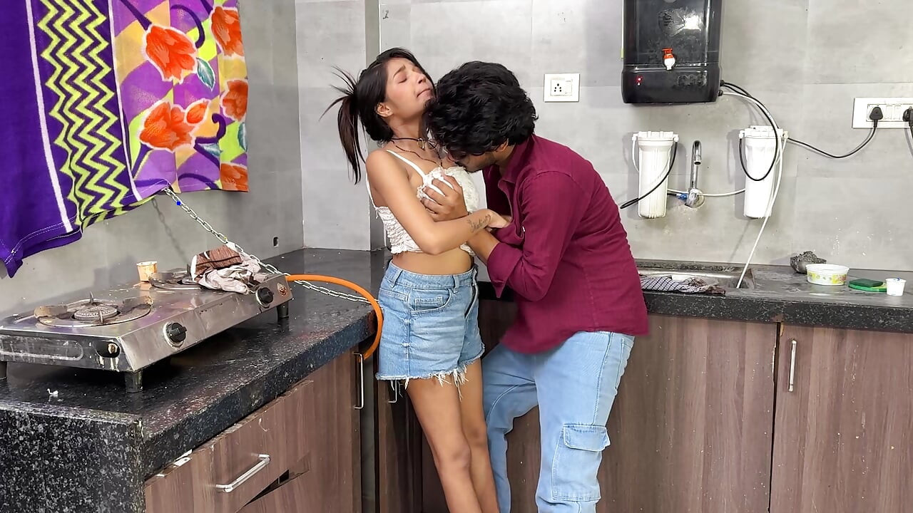Horny Malkin Ne Driver Ke Saath Kiya Hardcore Sex