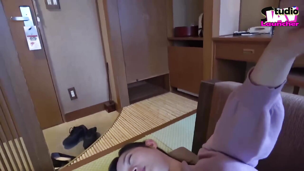 Secret Hot Spring Trip Taken with an Acquaintance Behind Her Husband’s Back - Ep1