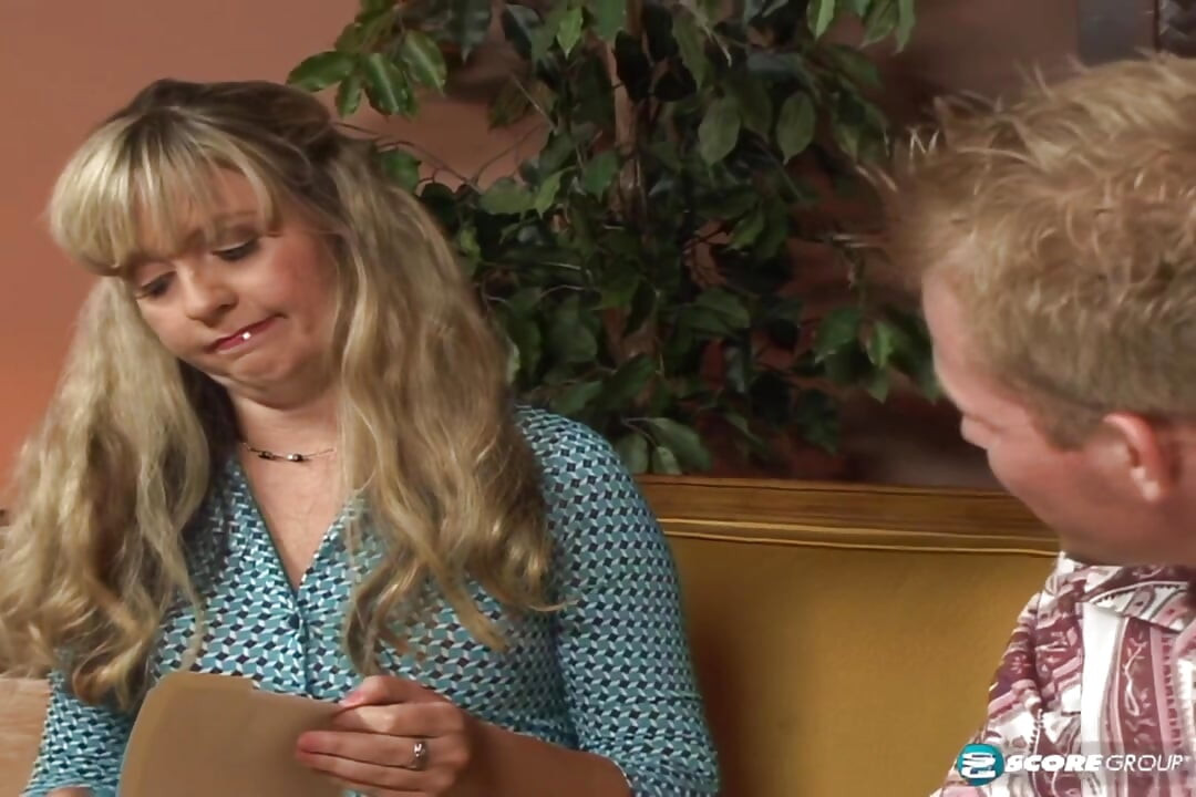 REMASTERED MONDAY: Tax accountant  Beth Ann, 42, audits her