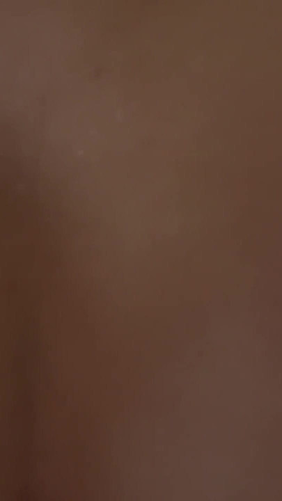 Heiße brünette in roten dessous mit spitze nimmt einen kräftigen cumshot auf den rücken | Clip 1