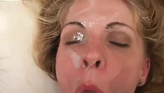 Dia dicrot di dalam sama ayah tirinya di sendok!