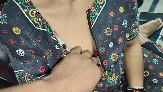 Hintli oral seks ağzına boşalana kadar yarak emiyor Hintçe