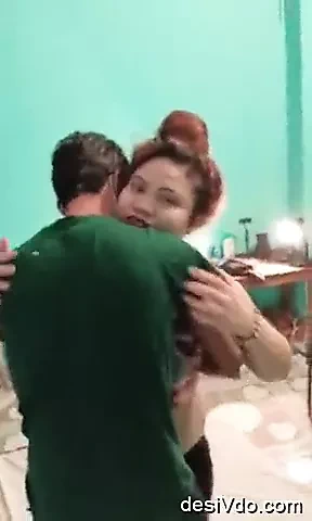 孟加拉 Gharo Bhabi 在另外 4 个新的性爱片段中