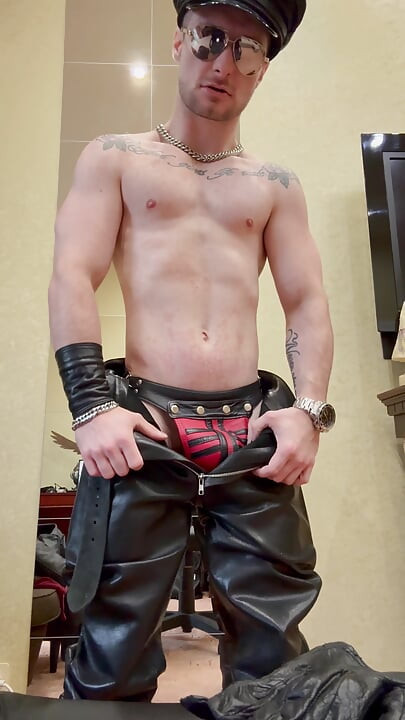 ตํารวจหนัง Kinkysirius ในหนังตัวเต็มโดนเย็ดเปลื้องผ้าหนัง