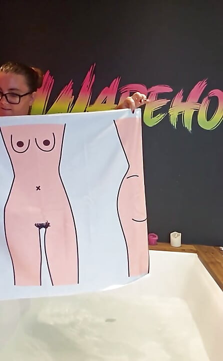 Cum únete a mí en el baño en Warehouse-X! Tengo juguetes! Traeré mi culo si te traes