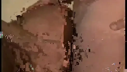 Cowok berondong ini lagi asik muasin memeknya pakai dildo gaya doggy