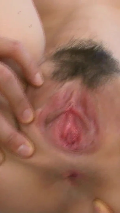 Epic moment from "Junge Asiatin bekommt waehrend em fick die pussy geweitet"