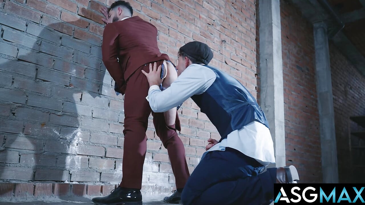 Asgmax - musculosa toma y da una polla masiva en un ritual de follada mafiosa