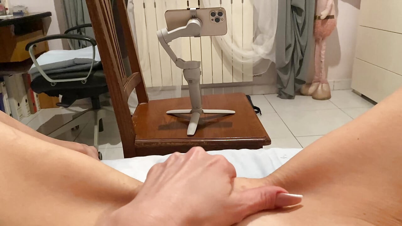 마지막에 피날레로 쓰리섬과 젖은 POV 자위