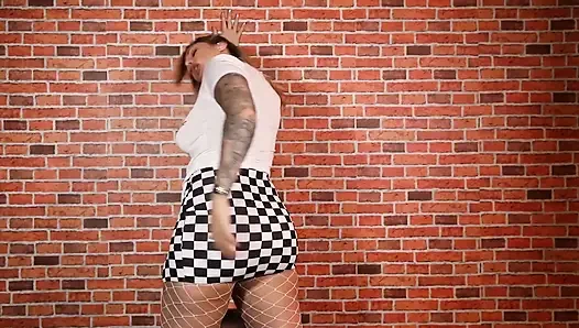 Can You Resist My Fishnets dan Jangan Muasin Aku Sampai Akhir