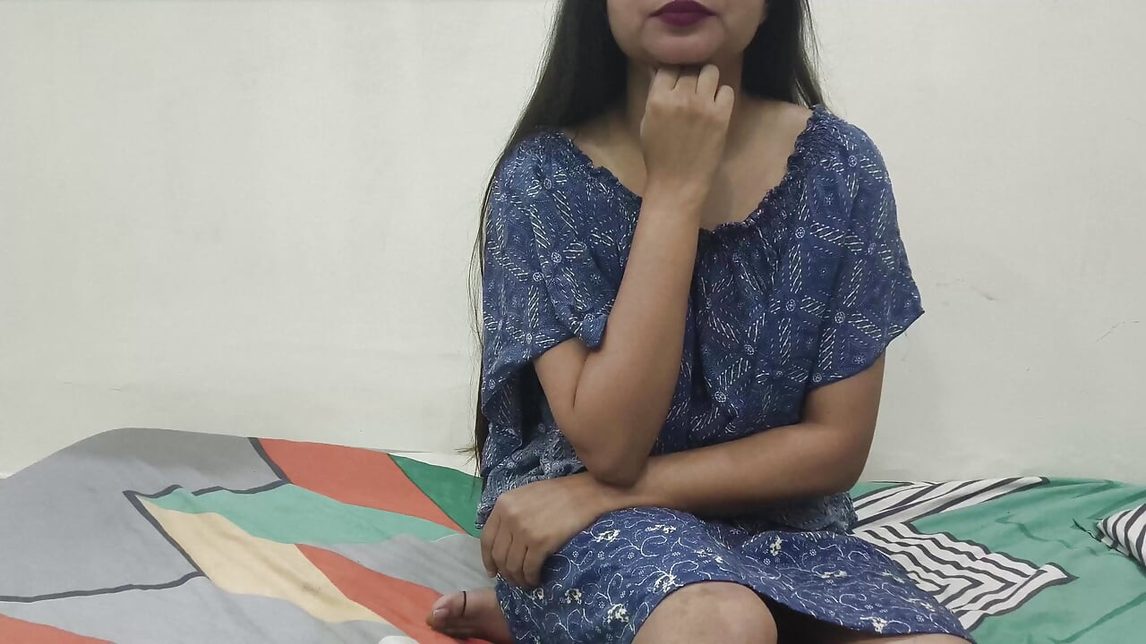 Saara indiană excitată se masturbează într-un videoclip XXX foarte sexy
