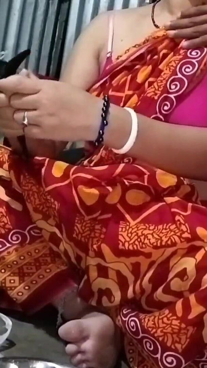 Εκπληκτική στιγμή από το "Sali jub soaur ghore se Jamai daa k ghor gaye tub Usko Ekela Ghorme Without Condom pe Choda"
