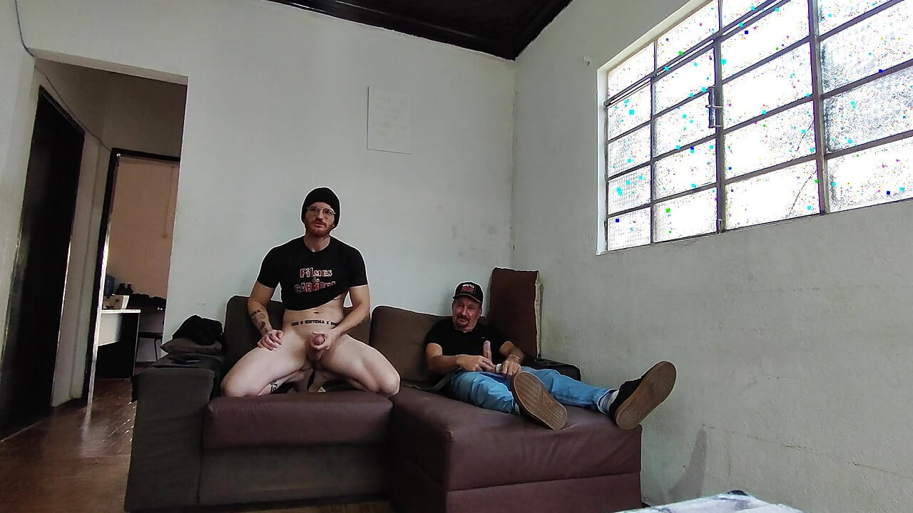 Carmona i Carlos Urach masturbiraju zajedno