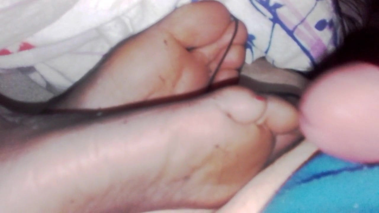 Cum on nylon feet