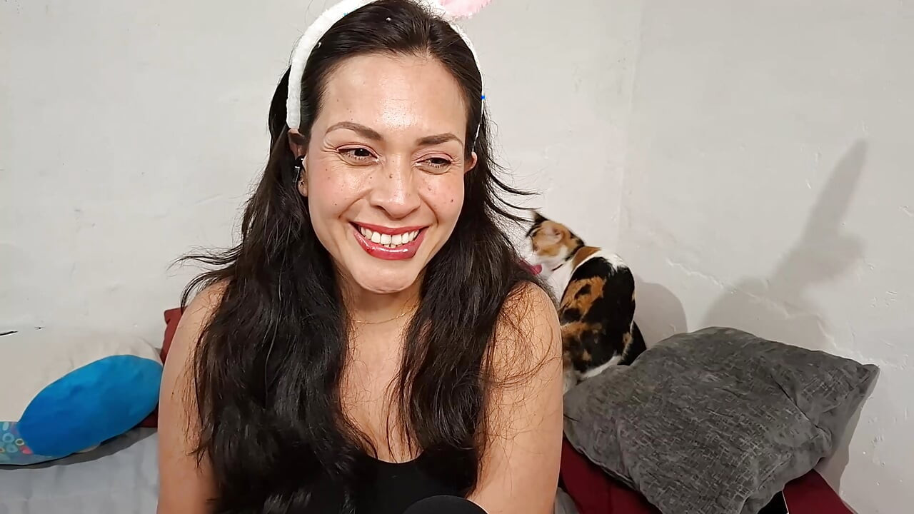 ASMR RELAXING FACIAL CLEANSING (ROLEPLAY IN SPANISH)