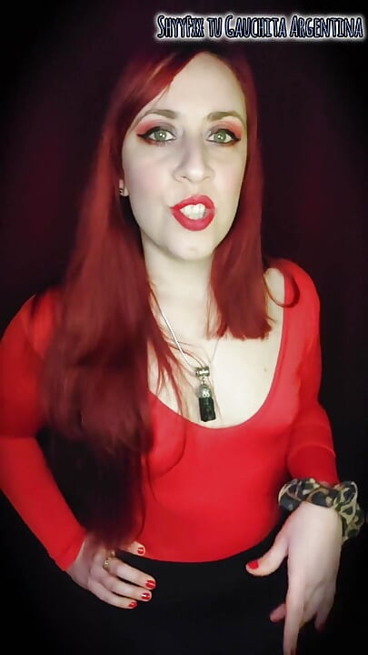 Moj feminizirani rogonja i ja u noćnom klubu gledamo kite!!