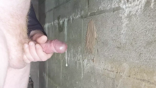Horny Construction Worker Wanking And Cumming On The Job