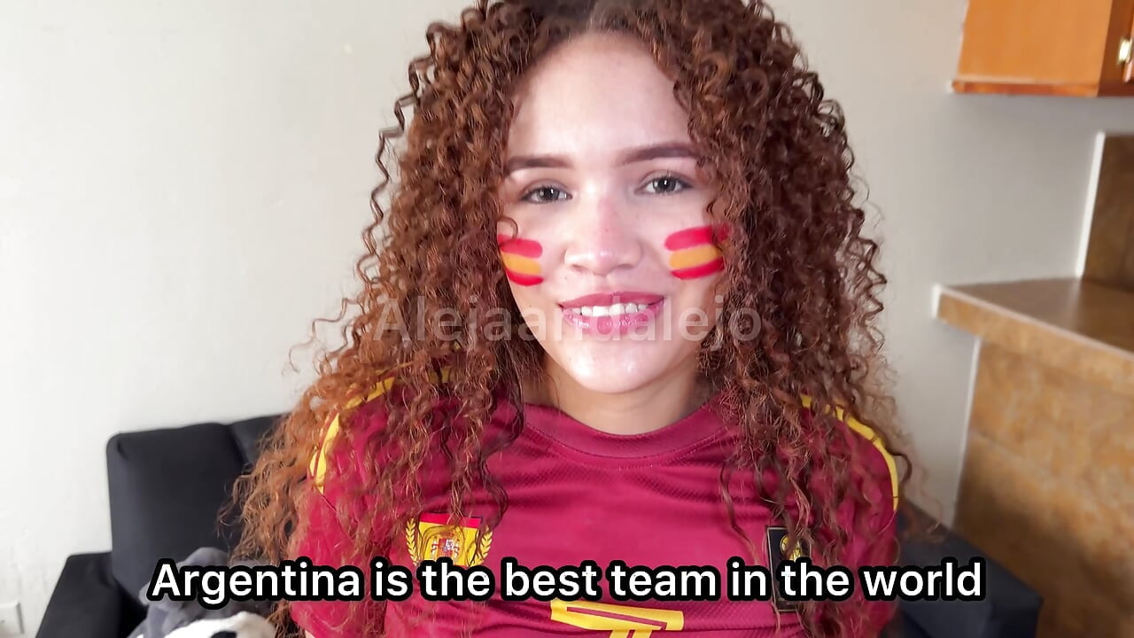 Une fan espagnole championne du monde baise l’Argentine après la finale - Alejaandalejo
