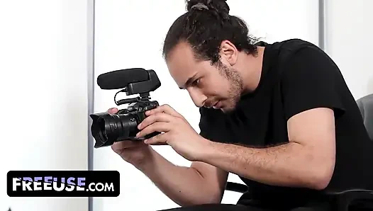 Грудастая готическая крошка Lola Mai соблазняет своего фотографа в чувственной хардкорной встрече