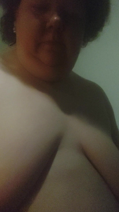 Ssbbws licks her tits